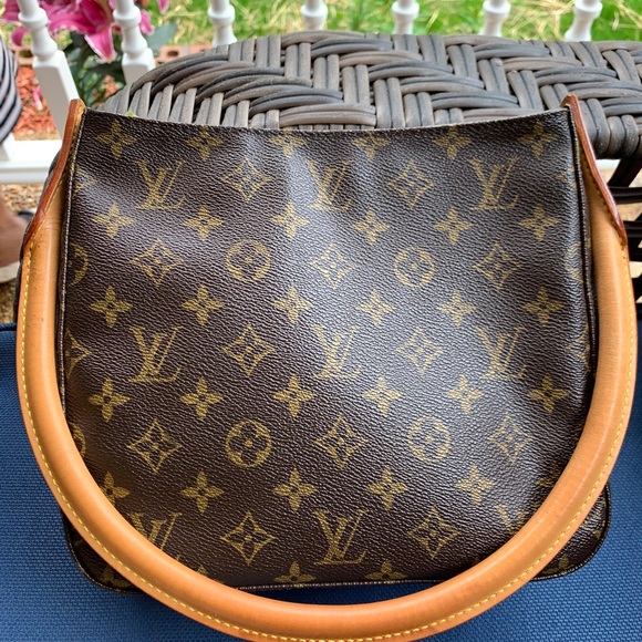 Looping MM Shoulder Bag - Picture 8 of 8